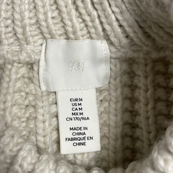 H&M Chunky Knit Fair Isle Cropped Sweater CREAM W/ BLACK ACCENTS / MEDIUM - Picture 10 of 11
